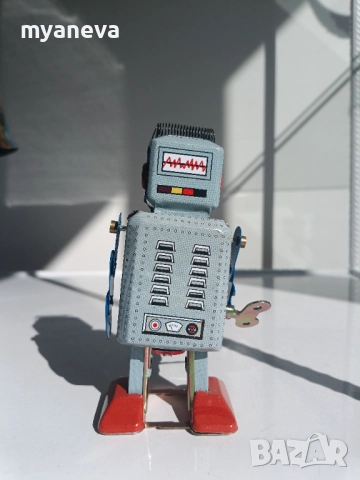 Робот, тенекиена играчка, навива се с ключ и се движи. , снимка 3 - Образователни игри - 51537674