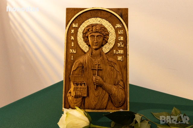 Релефна икона на свети великомъченик Пантелеймон от дъб, снимка 6 - Икони - 53224739