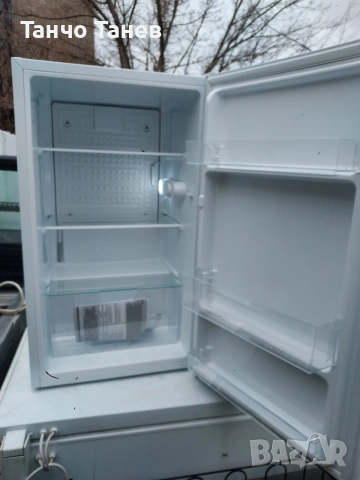 Малък хладилник с външен дефект , снимка 2 - Хладилници - 53622835