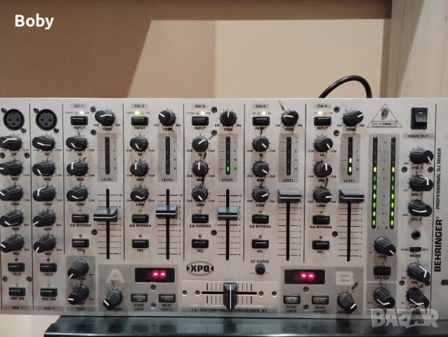 миксер Behringer VMX1000, снимка 7 - Ресийвъри, усилватели, смесителни пултове - 50911444