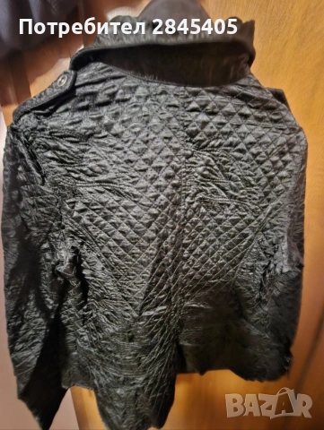 Черно кожено дамско късо яке 