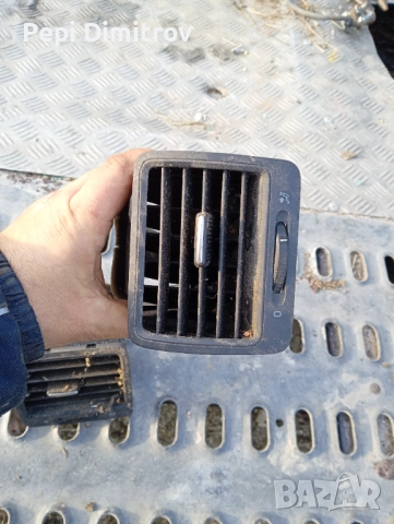 Странични духалки въздуховоди Volkswagen Golf V Hatchback (10.2003 - 02.2009), снимка 2 - Части - 52820621