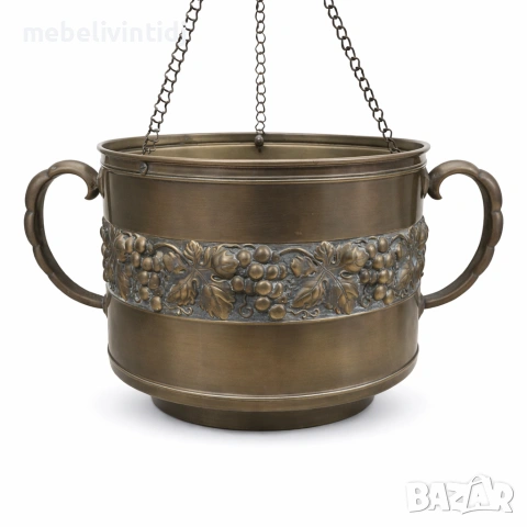 Красива антикварна медна саксия с окачване на верига и декоративен релефен орнамент, снимка 2 - Антикварни и старинни предмети - 53640710