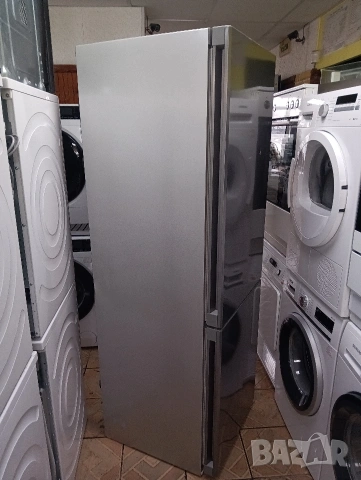 Иноксов комбиниран хладилник с фризер Liebherr с 2 години гаранция!, снимка 3 - Хладилници - 53039543