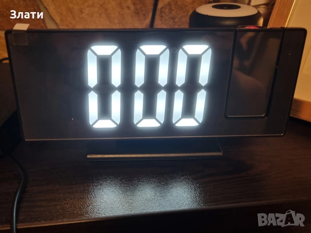 Часовник за спалня с прожекция на тавана 