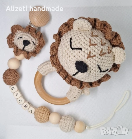 Дрънкалка и клипс за биберон с име. Ръчна изработка. Лъвчета. , снимка 2 - Прибори, съдове, шишета и биберони - 51312194