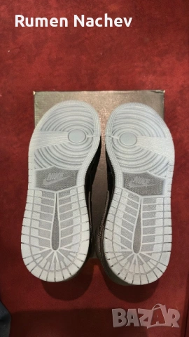 оригинални Jordan 1 Mid SE 37,5, снимка 4 - Маратонки - 53939247