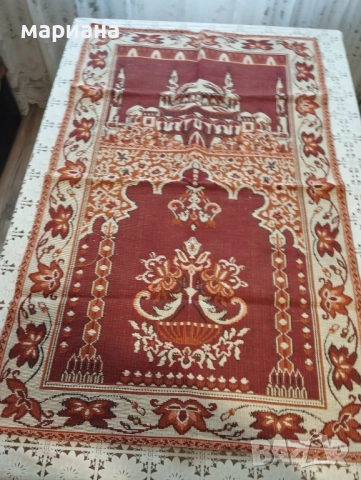 кофьор за стена-размери 70/110см. и покривка за маса 