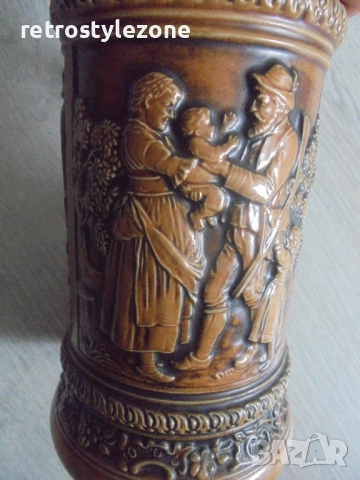 № 8264 Стара порцеланова халба “GERTZ” с релефни орнаменти и метален капак от чист калай (Rein Zinn), снимка 2 - Други ценни предмети - 51725153