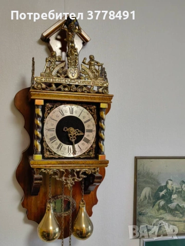 Красив стенен часовник