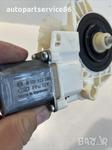 Мотор за прозорец предна лява врата за Mercedes W212 2.2 CDI (2012) 0130822503, снимка 2 - Части - 54088748