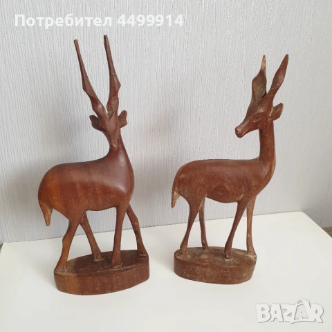 Стари дървени фигури на елени