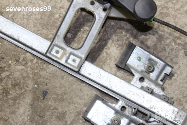 Машинка стъкло задна лява ръчна Фолксваген Голф 3 комби 1.9 tdi 90hp VW Golf 3, снимка 4 - Части - 50854982