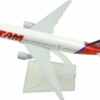 Бойнг 777 самолет модел макет метален лайнер TAM летище, снимка 5 - Колекции - 44974688