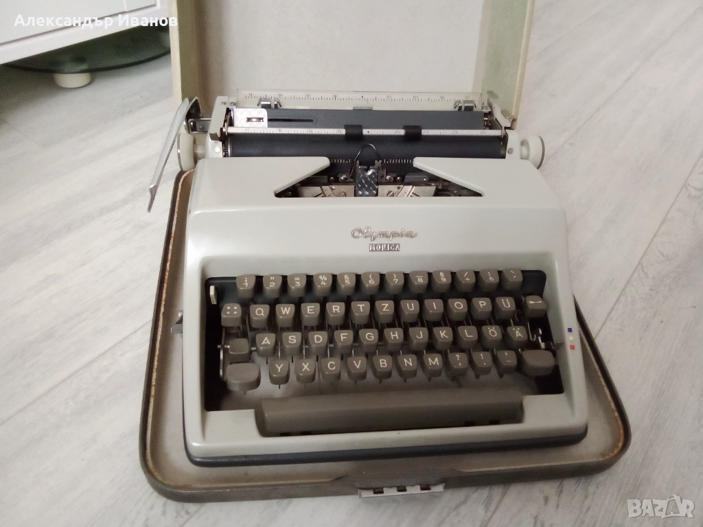 Германска пишеща машина OLYMPIA 1968 г., снимка 1