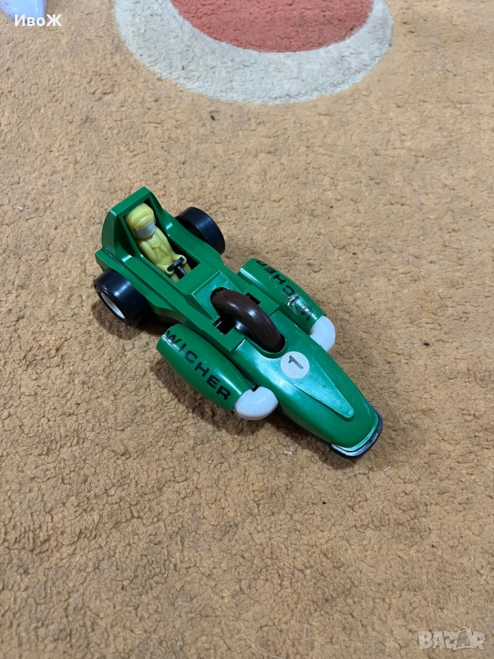 Стара пластмасова количка, снимка 1