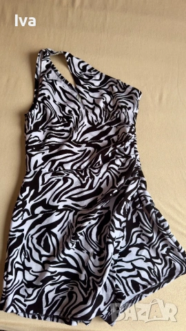 Черно-бял гащеризон със зебра принт с пола-панталон долна част и изрязан елемент на бюста, снимка 4 - Гащеризони - 54016840