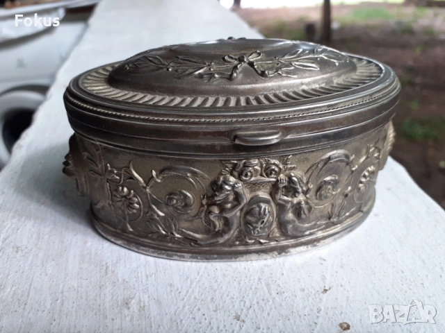 Страхотна метална кутия за бижута, снимка 4 - Антикварни и старинни предмети - 53478060