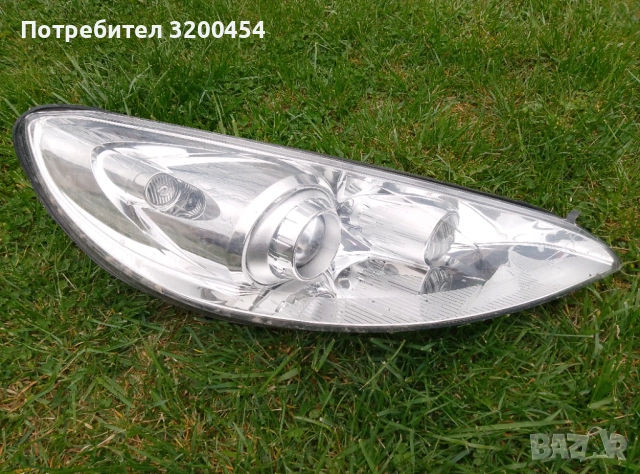 Продавам десен фар за Пежо 