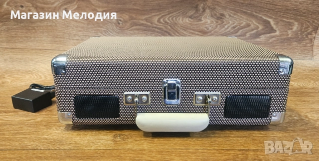 Грамофон в куфарче Crosley Cruiser Deluxe CR8005D – Bluetooth & Vintage Style, снимка 2 - Грамофони - 53778742