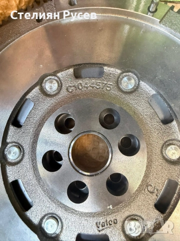 НОВ  837352 VALEO комплект съединител за vw touran caddy golf  цена  400 евро  -  с лагер. болтове и, снимка 4 - Части - 54110163