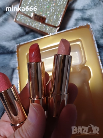 Сет с три червила в луксозна опаковка чантичка, снимка 4 - Декоративна козметика - 52213581