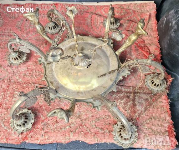 Бронзов бароков полилей с много орнаменти