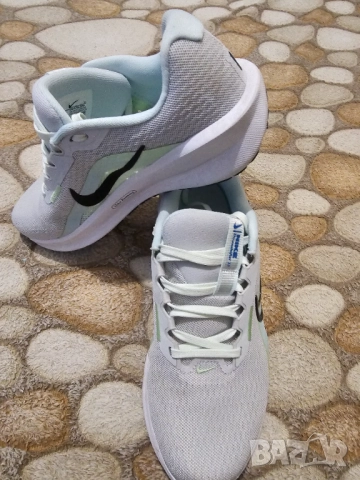 Дамски МАРАТОНКИ NIKE, снимка 2 - Маратонки - 51871347