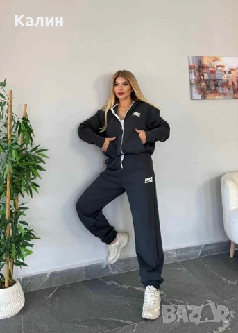 Дамски комплекти Nike - два цвята - 39€, снимка 2 - Спортни екипи - 53784202