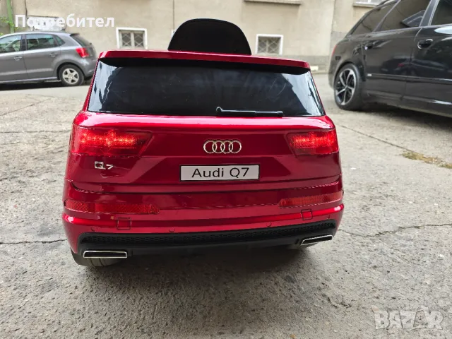 Продавам Детски Акумулаторен джип Audi Q7 12V с меки гуми, Кожена седалка, Металик боя, снимка 5 - Коли, камиони, мотори, писти - 47153871