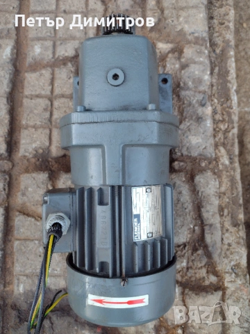Електромотор редуктор, снимка 3 - Други машини и части - 53815732