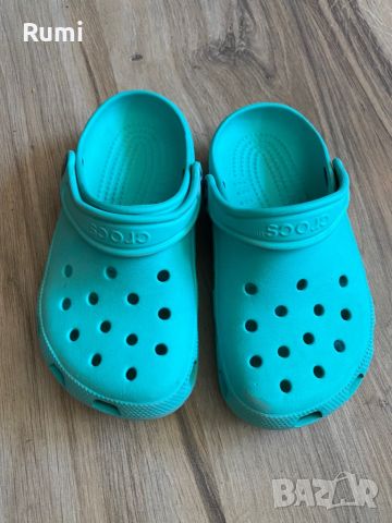 Оригинални светло зелени чехли Crocs ! 33-34 н, снимка 5 - Детски сандали и чехли - 46286620