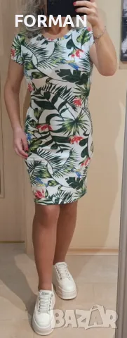 Рокля по тялото в тропически принт, снимка 1