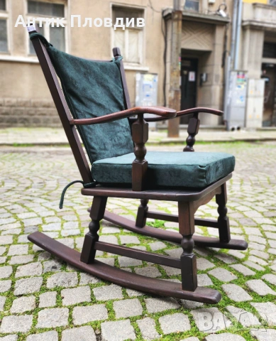 Класически люлеещ стол с кадифена зелена седалка, снимка 6 - Столове - 53655353