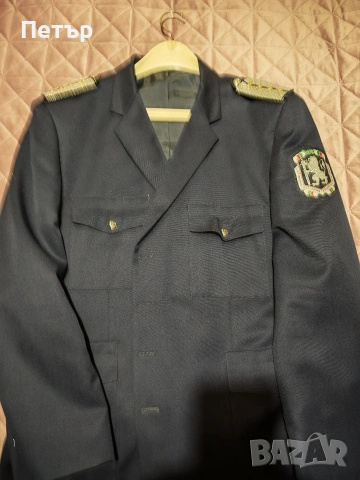 Продавам парадна полицейска куртка номер 60-62