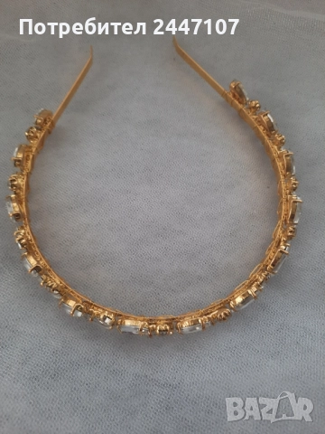 Диадема със стъклени кристали, снимка 5 - Аксесоари за коса - 51611305