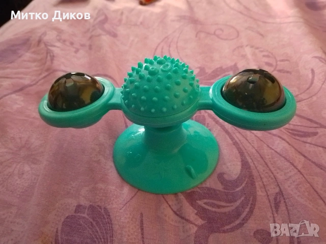 Интерактивна въртяща се котешка играчка с вендуза нова