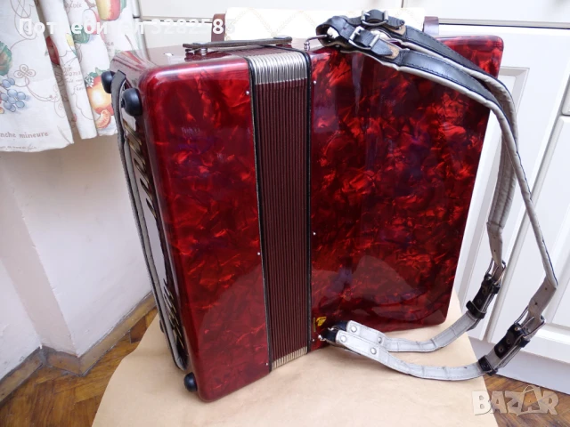 Акордеон Велтмайстер Стела 60 баса, снимка 5 - Акордеони - 50695868