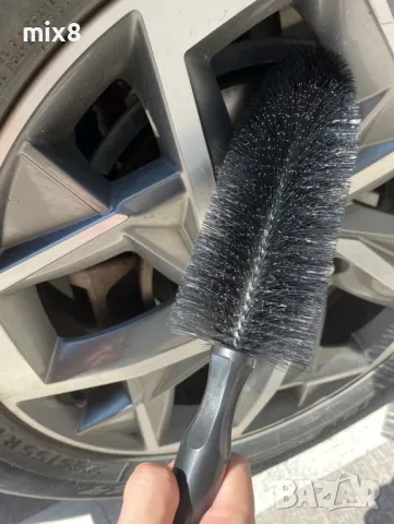 Четка за почистване на джанти 