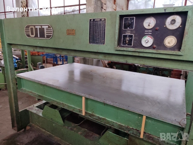 топла преса за врати и фурнир затопляне с електрически нагреватели с размери 2250мм.х 1200мм.