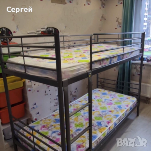 Продавам двуетажно желязно легло 