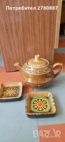 Ретро 70-те Кафяв чайник 1.5л + 2 чинийки за десерт