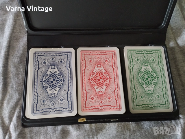 Три тестета карти в кутия. покер, скат, допелкорпф, бридж.