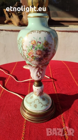 Красива старинна антикварна ръчно рисувана порцеланова настолна лампа , снимка 2 - Настолни лампи - 52747694