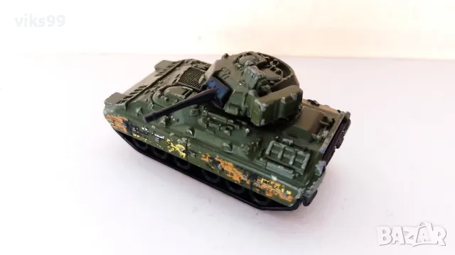 Matchbox - Bradley M2 Fighting Vehicle 1997, снимка 2 - Колекции - 48920244