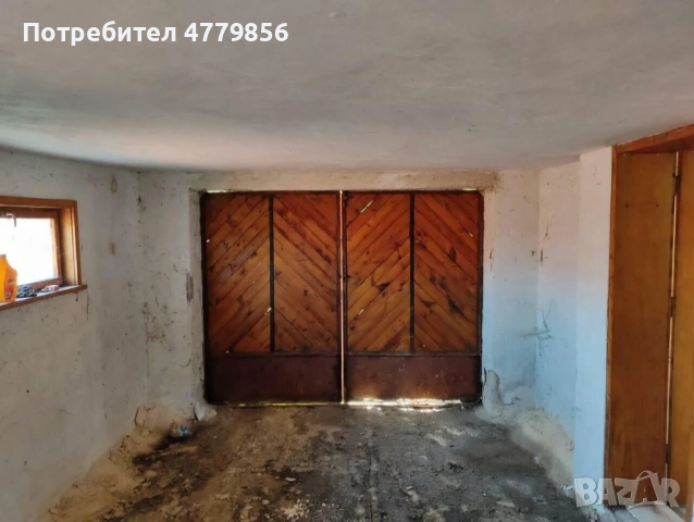 Триетажна къща с двор. За ремонт. село Могила, снимка 6 - Вили - 54001691
