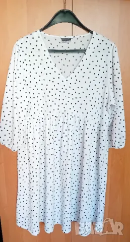 Бяла рокля на точки