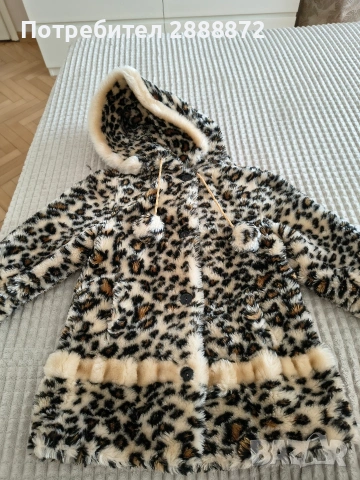 Продавам две детски якета, едното е на марката DKNY.Размер 110-116см