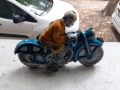 Стара ламаринена играчка с механизъм - моциклетист моторист, снимка 2