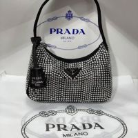 Чанта с камъчета Prada, снимка 3 - Чанти - 45901875